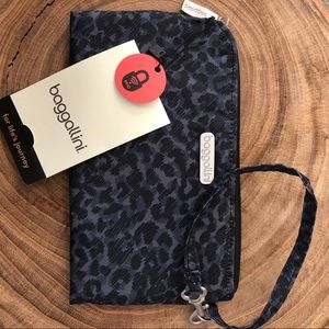 Baggallini Wristlet